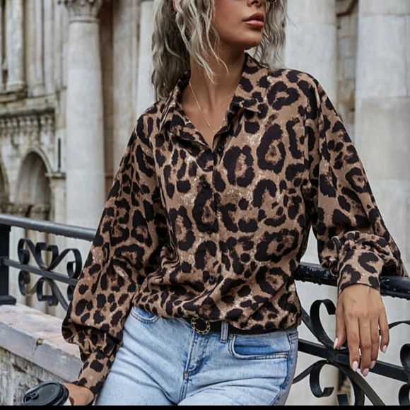 🔥Beautiful Cheetah Print Blouse - Picture 2 of 6